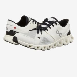 Women’s ON Cloud X Shift 3 Size 9 White/Black Lightly Worn!